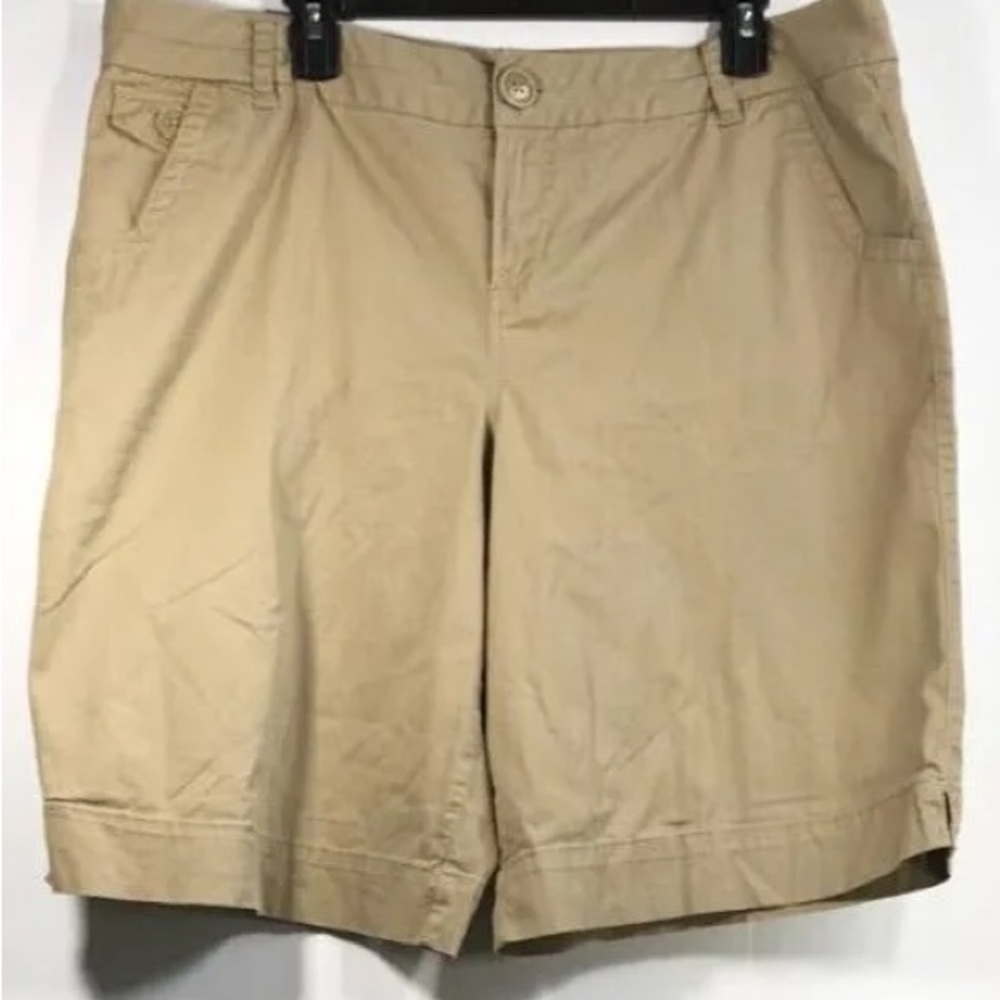 Lane Bryant NWT Chino Mid Rise Khaki Shorts Size 22